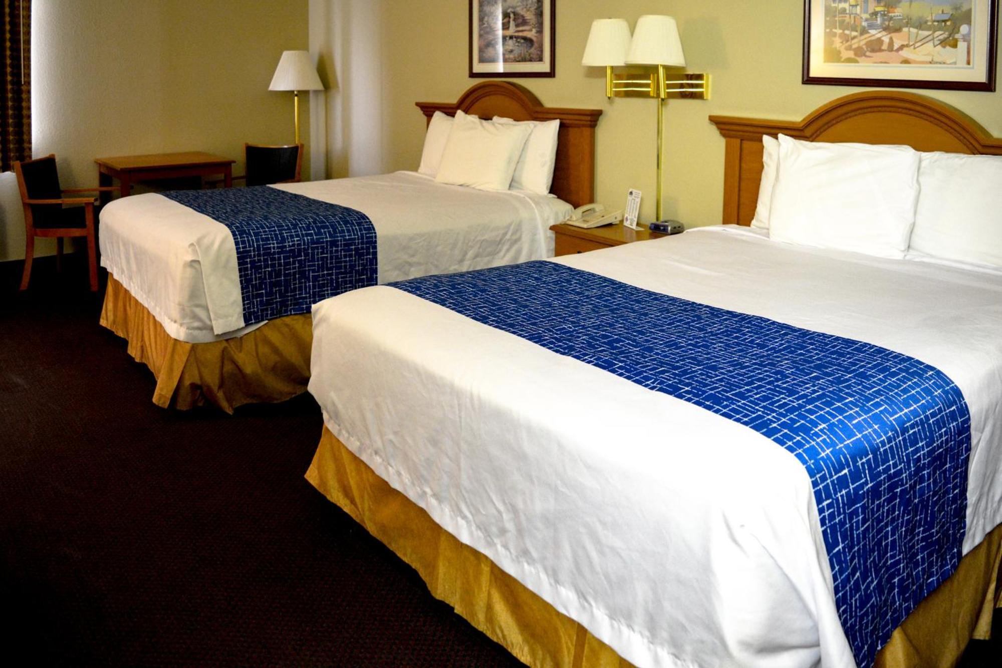 Travelodge by Wyndham St. Louis Berkeley Eksteriør billede