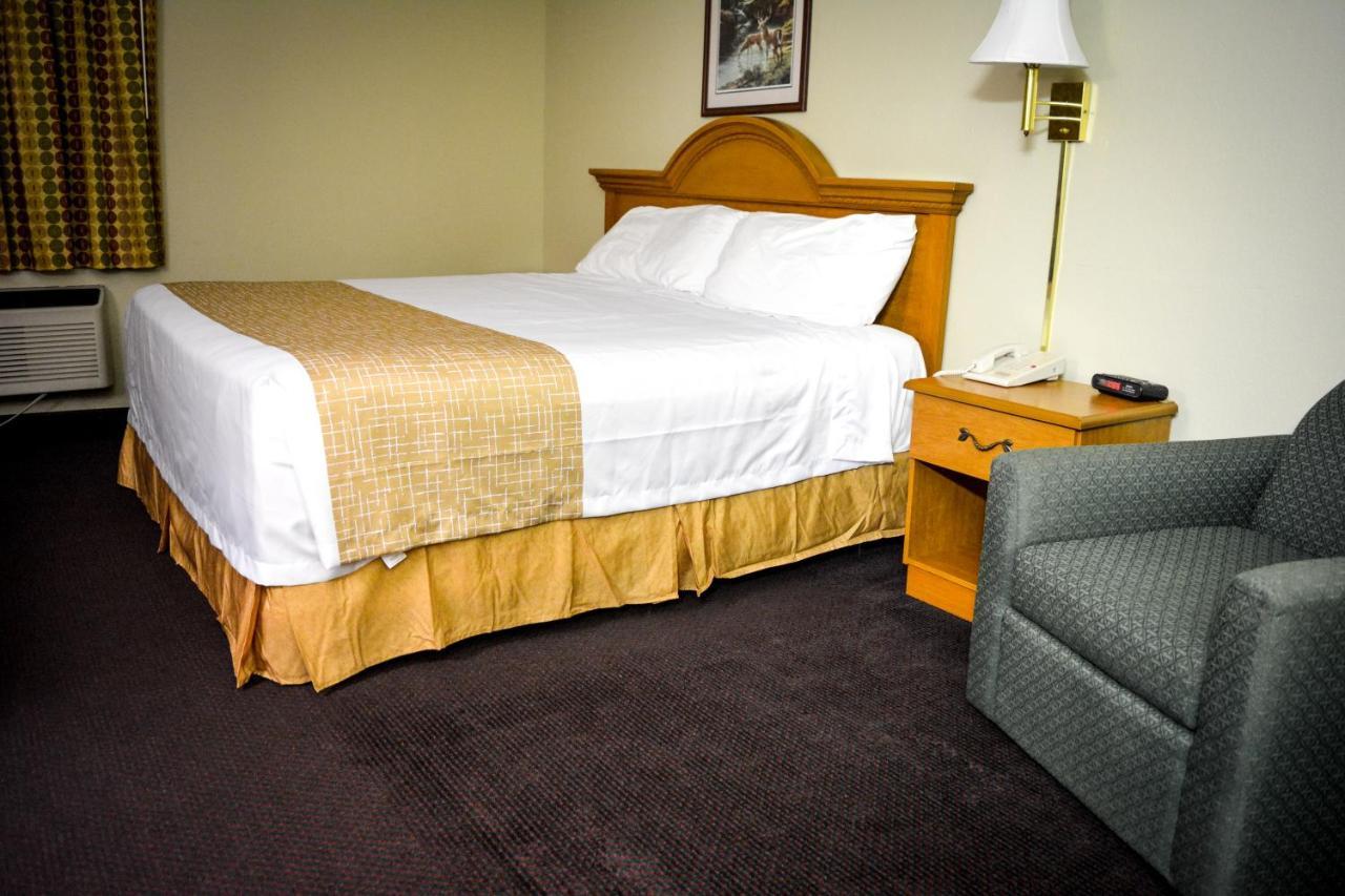 Travelodge by Wyndham St. Louis Berkeley Eksteriør billede