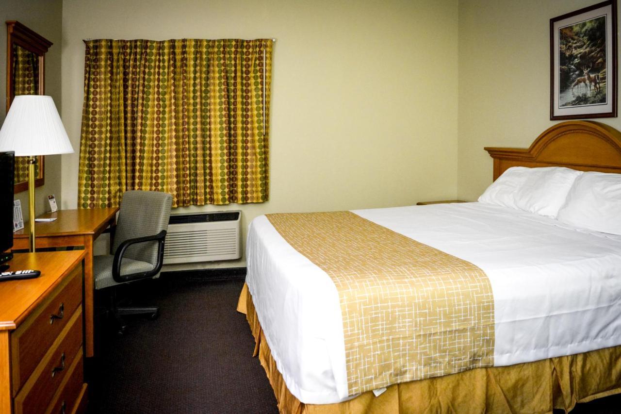 Travelodge by Wyndham St. Louis Berkeley Eksteriør billede